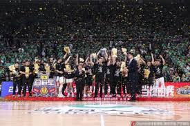 这个59岁的胖子，还在表演“蝎子摆尾”